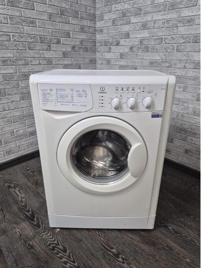 Стиральная машина Indesit WISL 105 